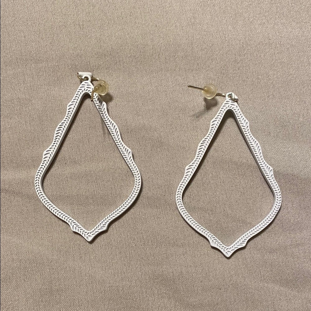 Elegant Kendra Scott white Teardrop Earrings